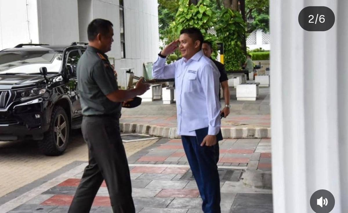 Sekretaris Kabinet, Teddy Indra Wijaya, menerima Wakil Panglima TNI, Jenderal TNI Tandyo Budi Revita (Instagram/@sekretariat.kabinet)