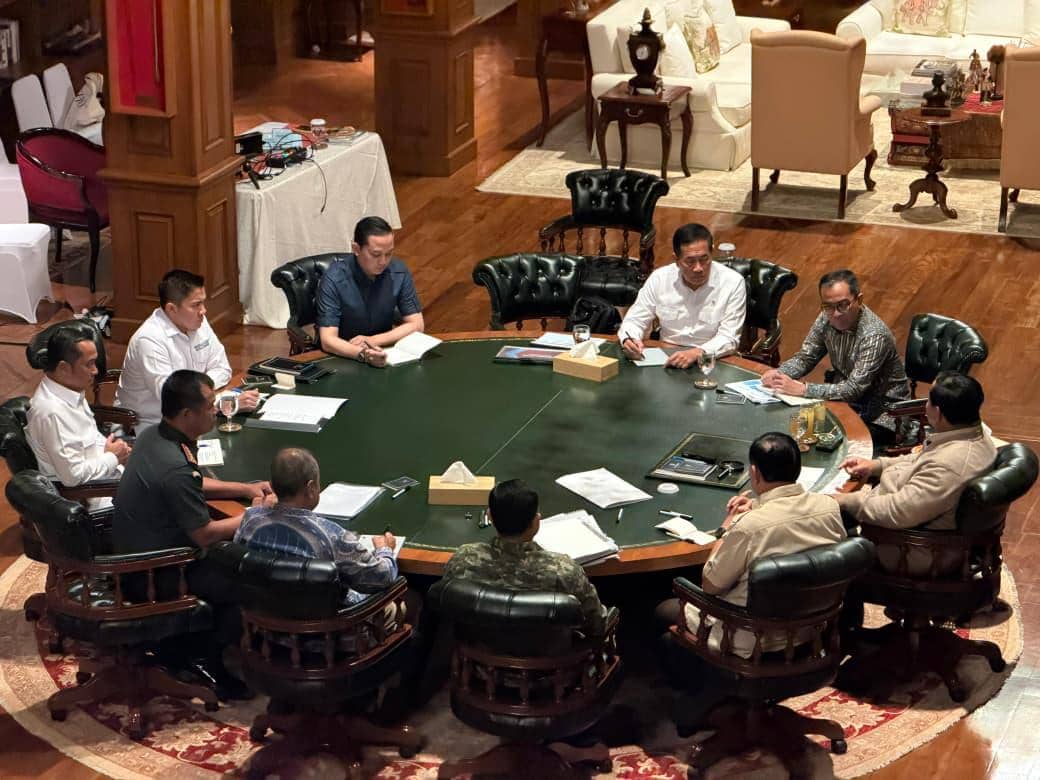 Presiden Prabowo rapat terbatas bersama sejumlah Menteri Kabinet Merah Putih di Hambalang, Selasa (27/1/2026) (Instagram/@sekretarait.kabinet)