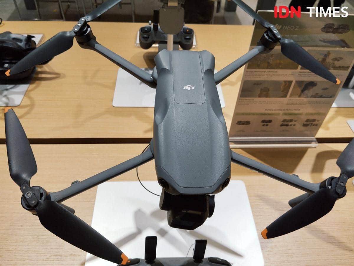 Produk kamera terbang atau drone di gerai DJI Experience Store di DP Mall Semarang. (IDN Times/Dhana Kencana)