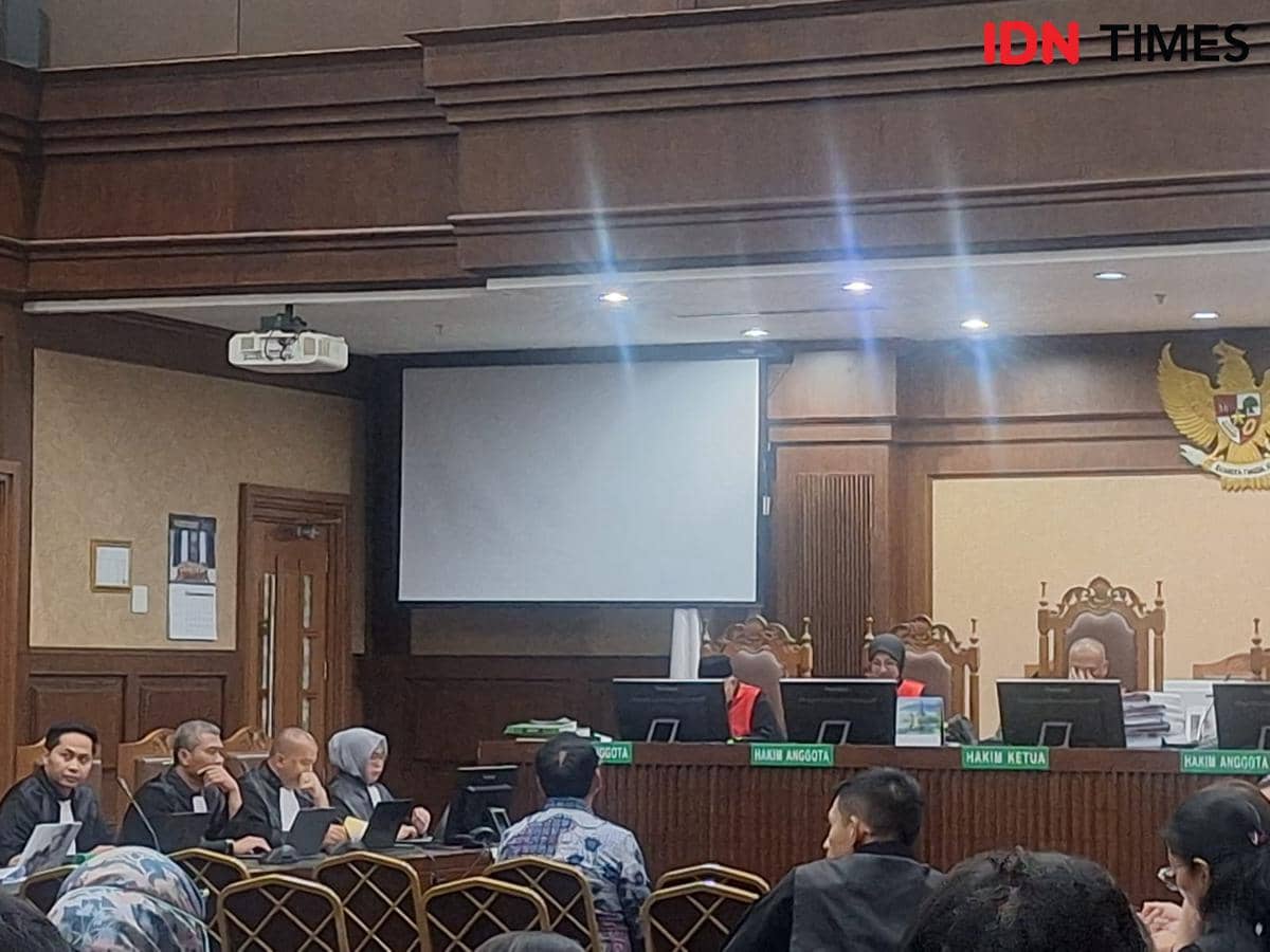 Ahok saat menjadi saksi dalam sidang dugaan korupsi tata kelola minyak mentah dan produk kilang di Pengadilan Tipikor Jakarta.