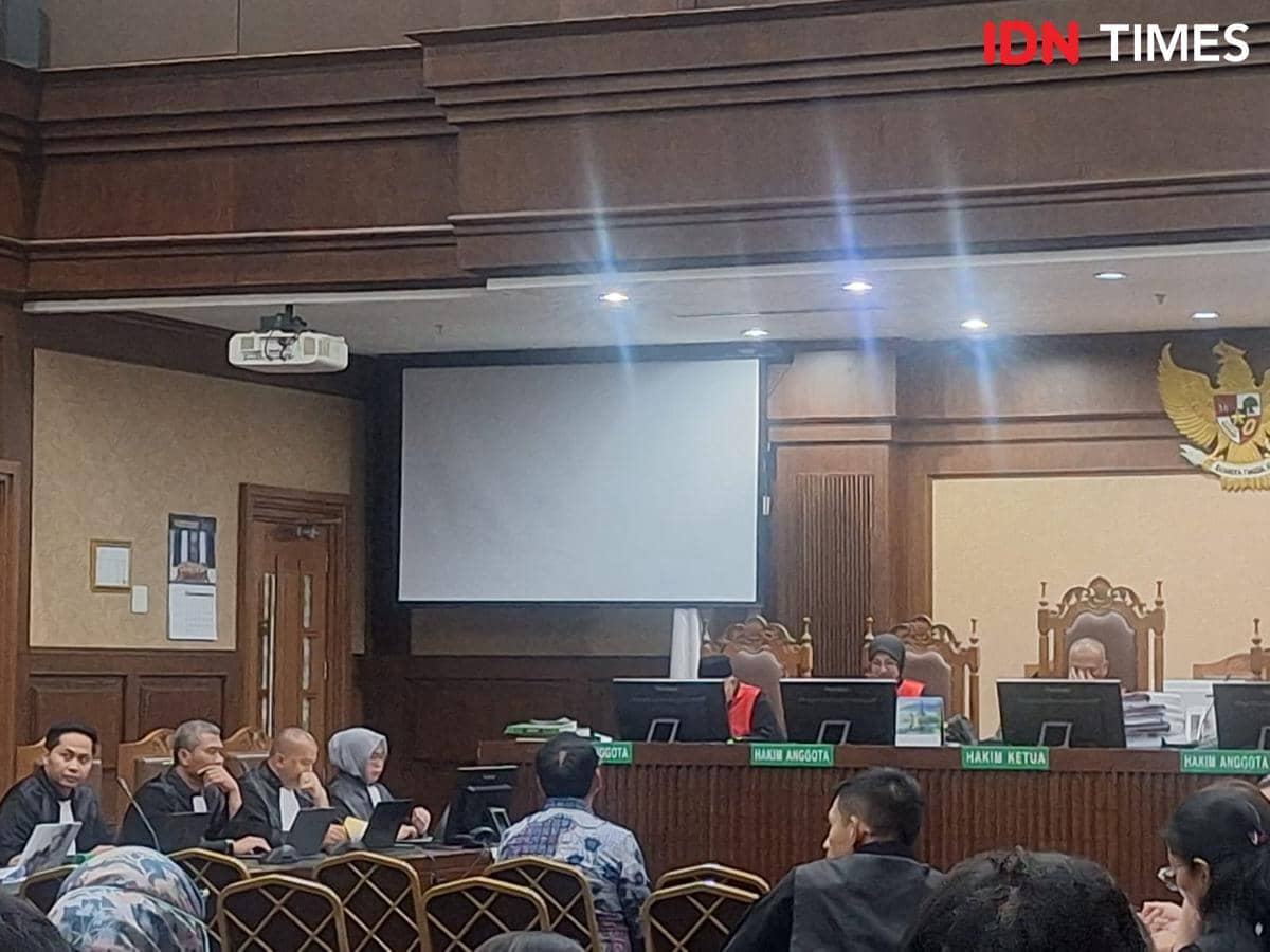 Ahok saat menjadi saksi dalam sidang dugaan korupsi tata kelola minyak mentah dan produk kilang di Pengadilan Tipikor Jakarta.