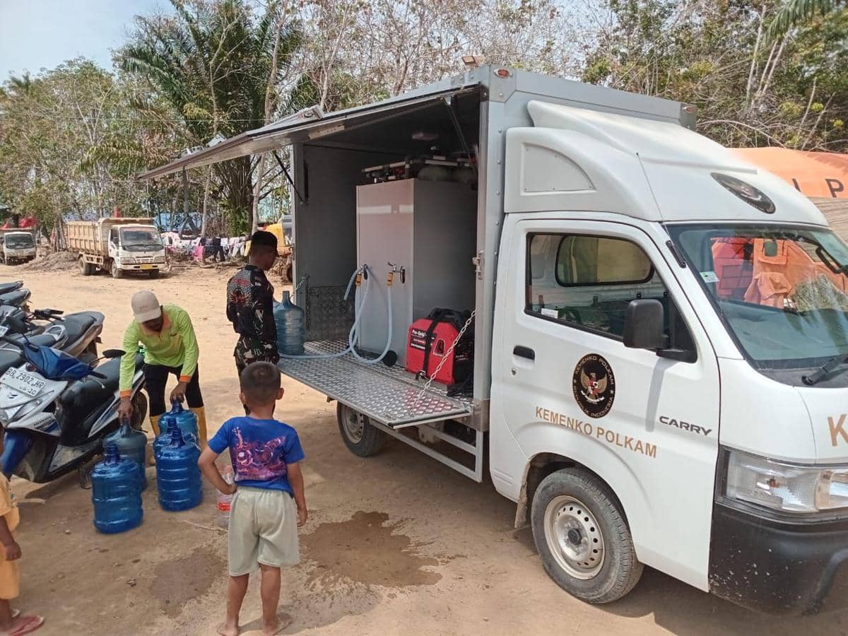 Kemenko Polkam terjunkan mobil Water Treatment untuk korban banjir Sumatera dan Aceh. 