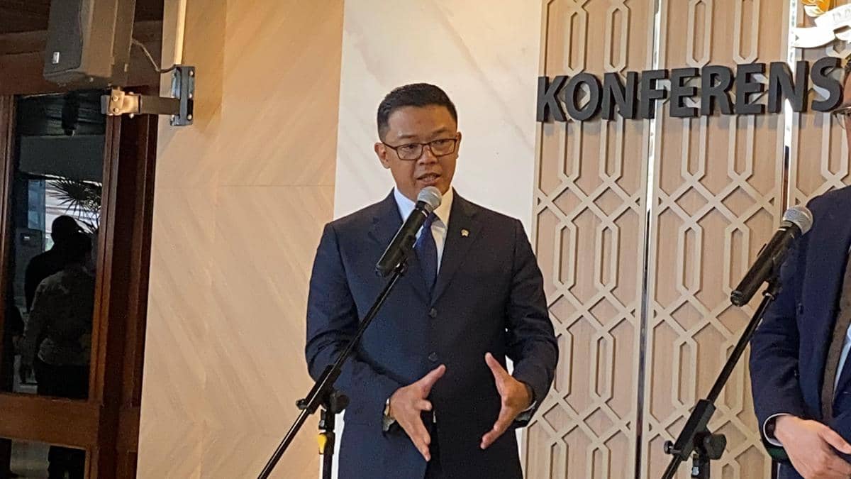 Menteri Luar Negeri (Menlu), Sugiono menjelaskan keanggotaan Indonesia dalam rapat kerja dengan Komisi I DPR RI.