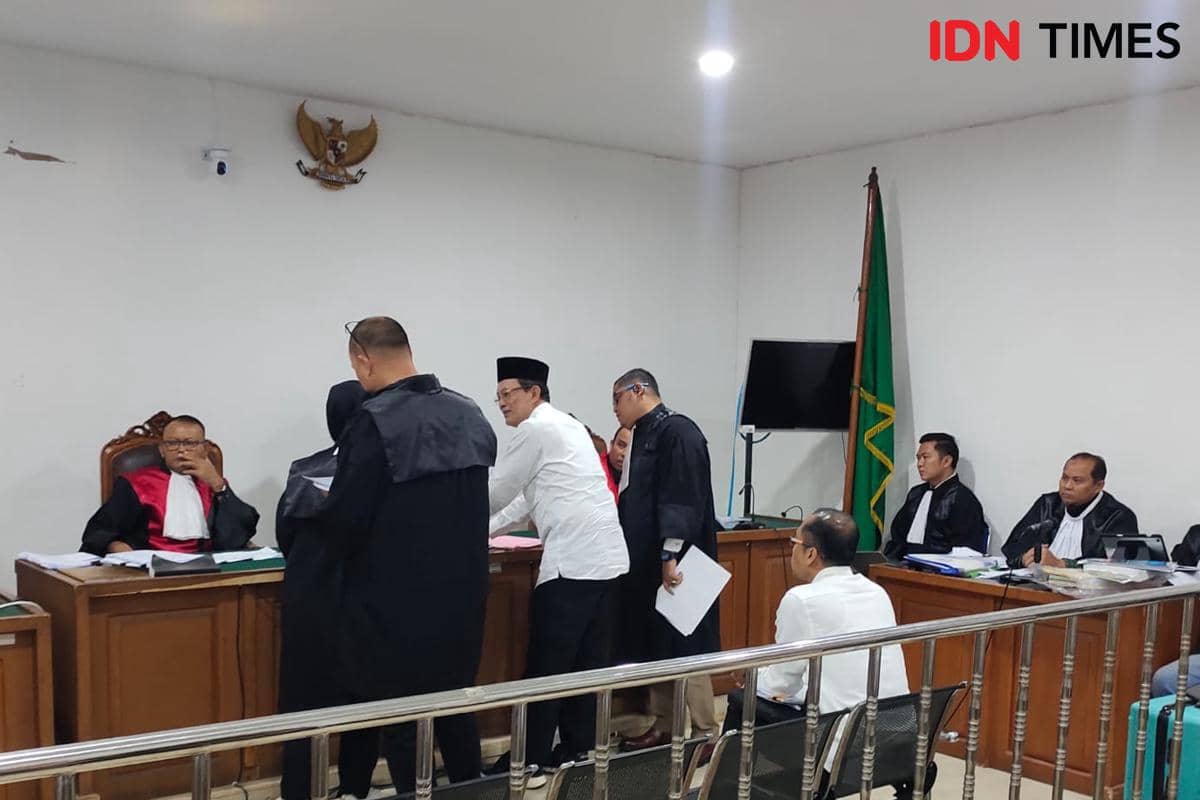 Eks Wali Kota Palembang Harnojoyo dalam sidang perkara dugaan Tipikor Pembangunan Pasar Cinde (IDN Times/Rangga Erfizal)
