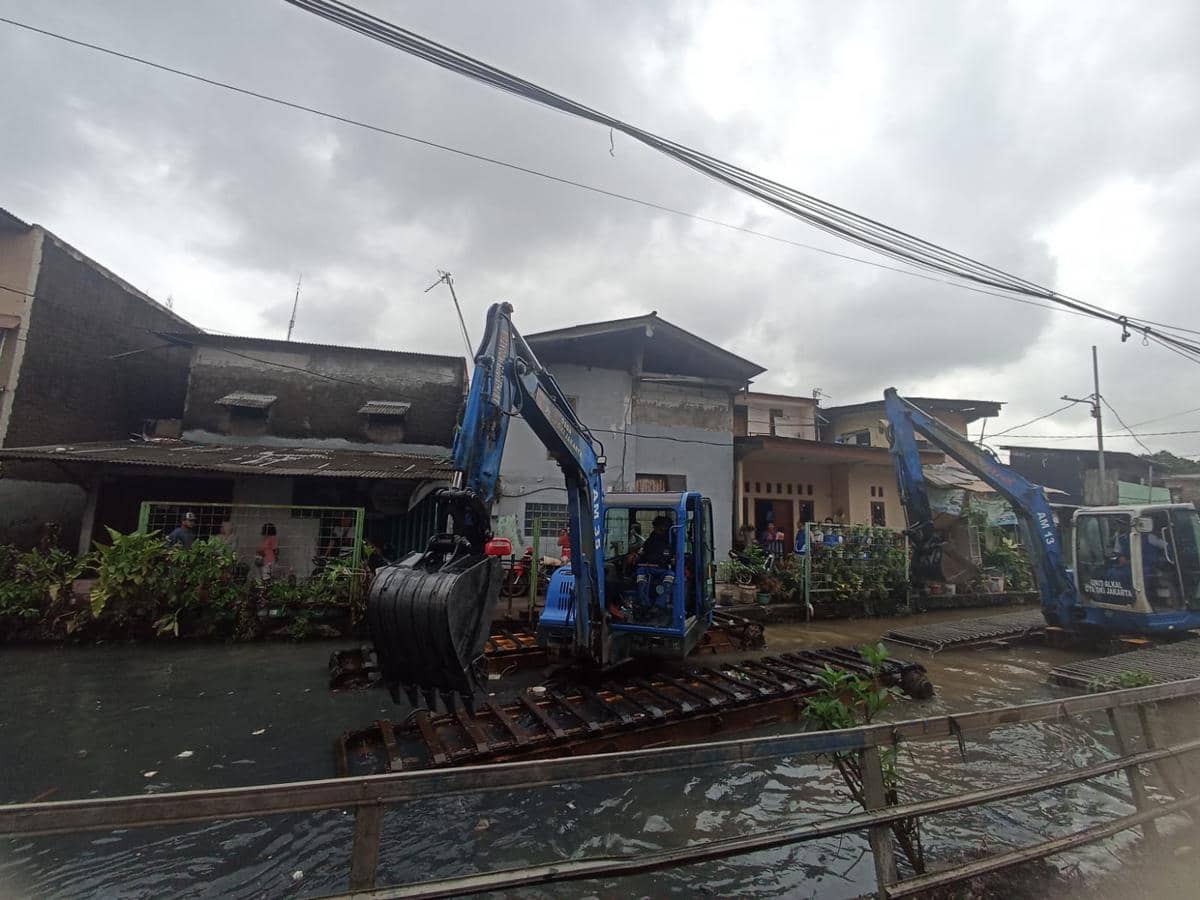 Ilustrasi pengerukan, Dinas SDA DKI Jakarta melakukan pengetikan Kali Cakung Lama Cilincing Jakarta Utara