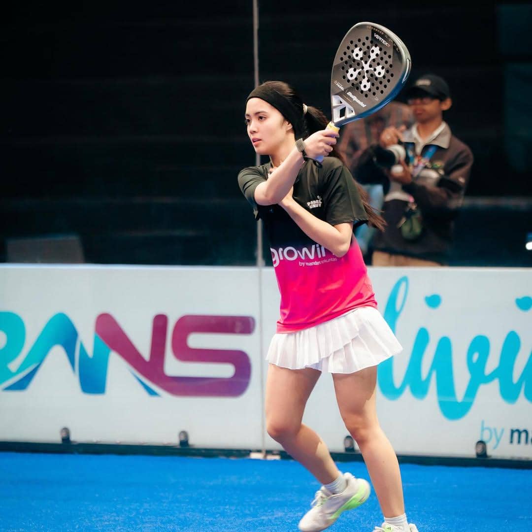 OOTD Rania Marchella, adik Ranty Maria