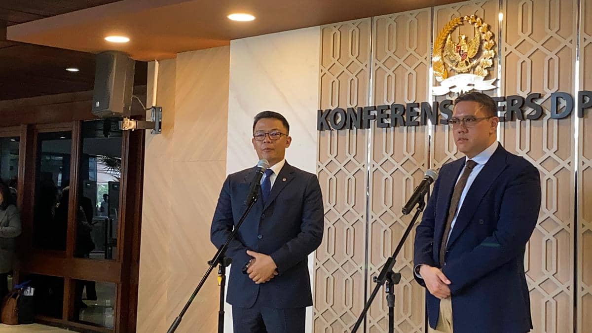 Menteri Luar Negeri (Menlu), Sugiono menjelaskan keanggotaan Indonesia dalam rapat kerja dengan Komisi I DPR RI.