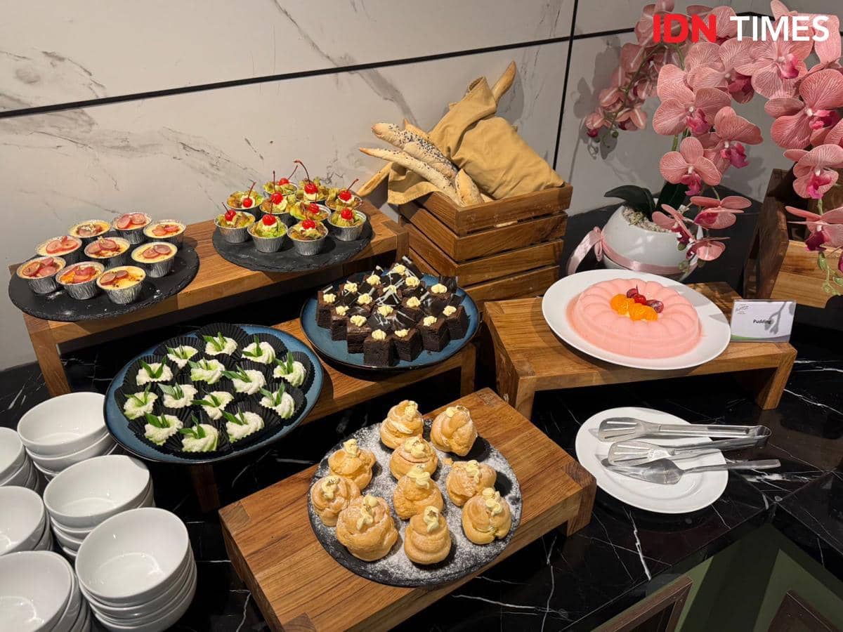 Potret menu dessert di Grand Whiz Praxis Surabaya