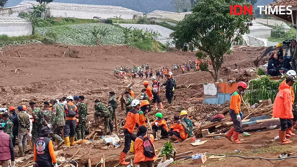 TNI AL Kerahkan 200 Marinir Cari 19 Prajurit Tertimbun Longsor Cisarua