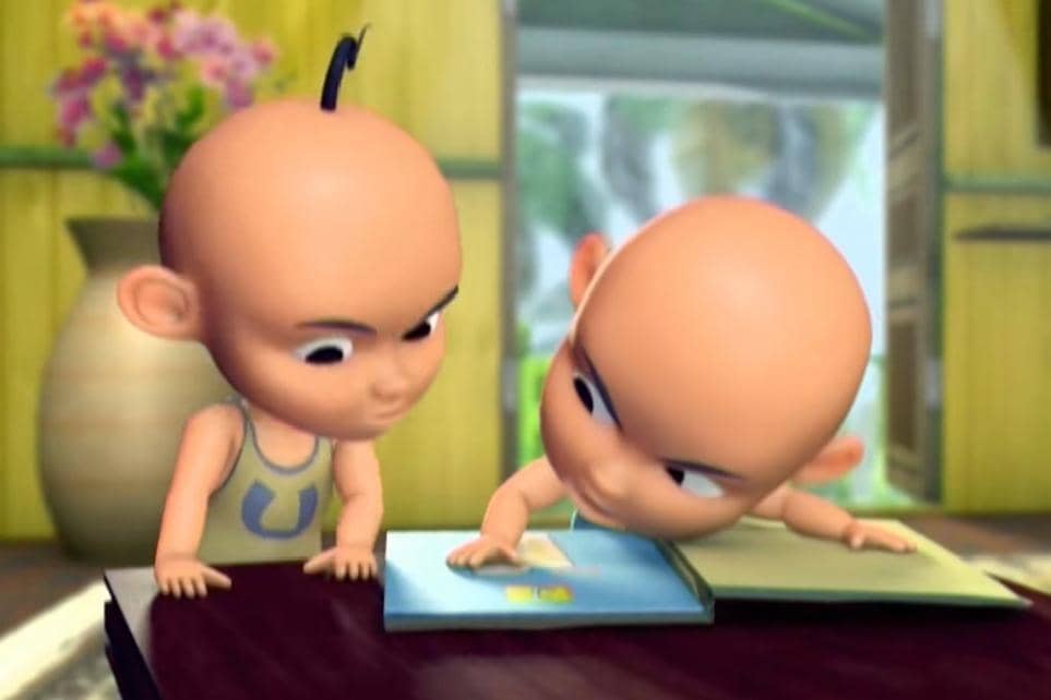 Upin dan Ipin saling berebut buku ABC