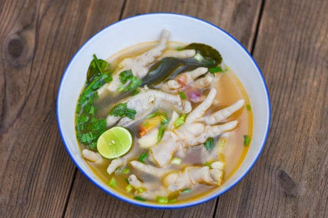 ilustrasi ceker kuah jahe pedas