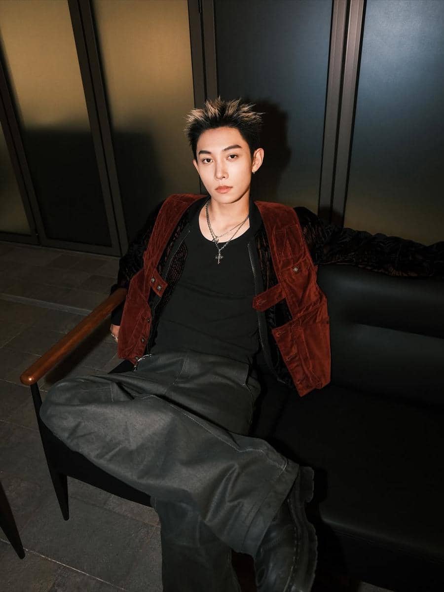 Gaya layering outfit ala member LNGSHOT