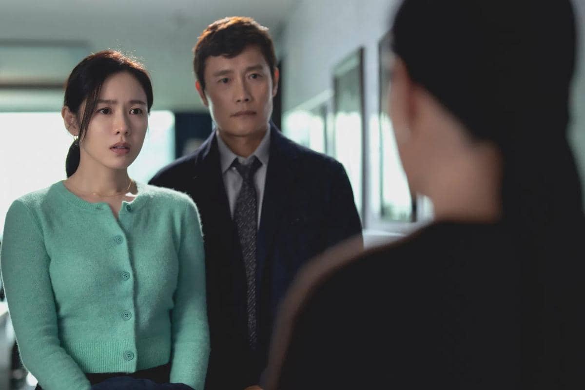 cuplikan adegan dalam film No Other Choice