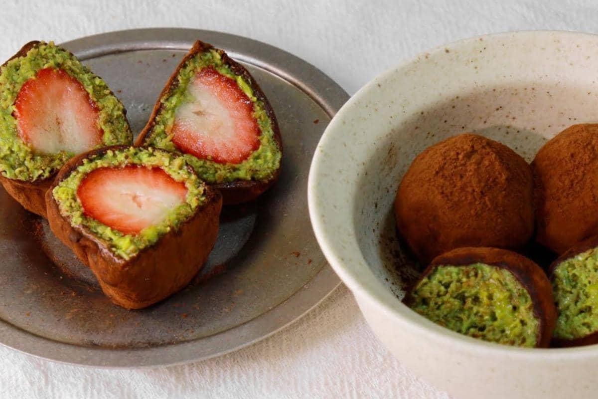 strawberry dubai chewy cookie