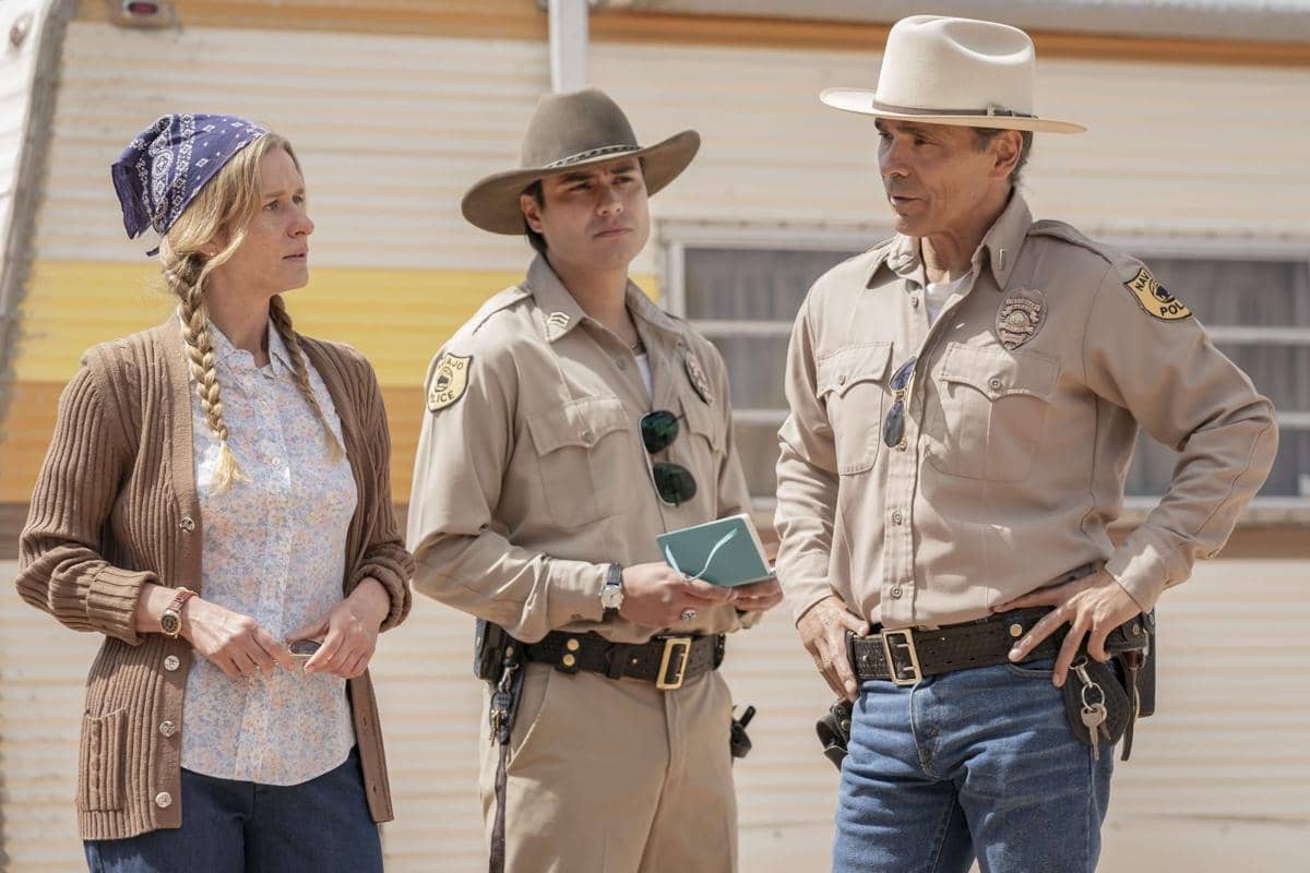 adegan dalam serial Dark Winds