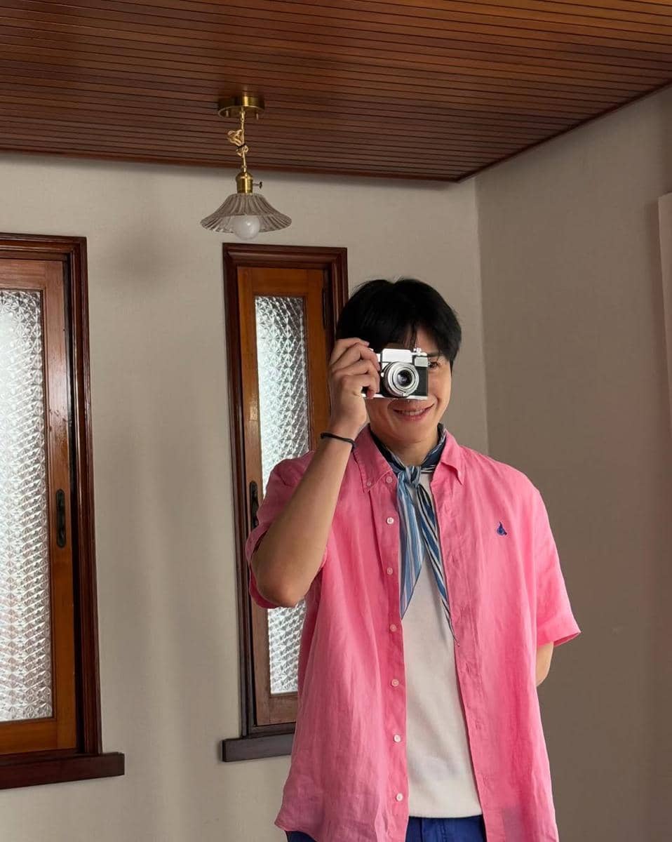 Outfit dengan outer ala Kim Seon Ho