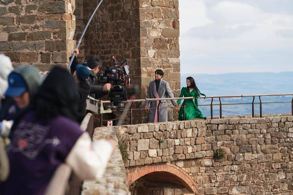 behind the scene drakor Can This Love Be Translated?