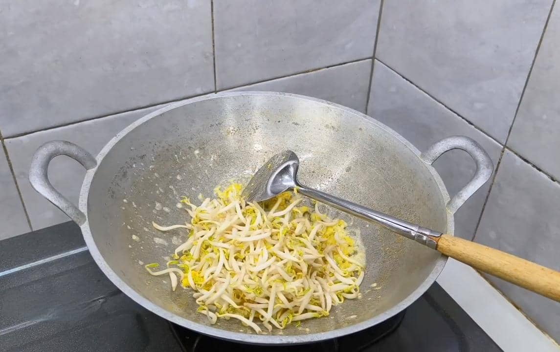 ilustrasi memasak isian lumpia