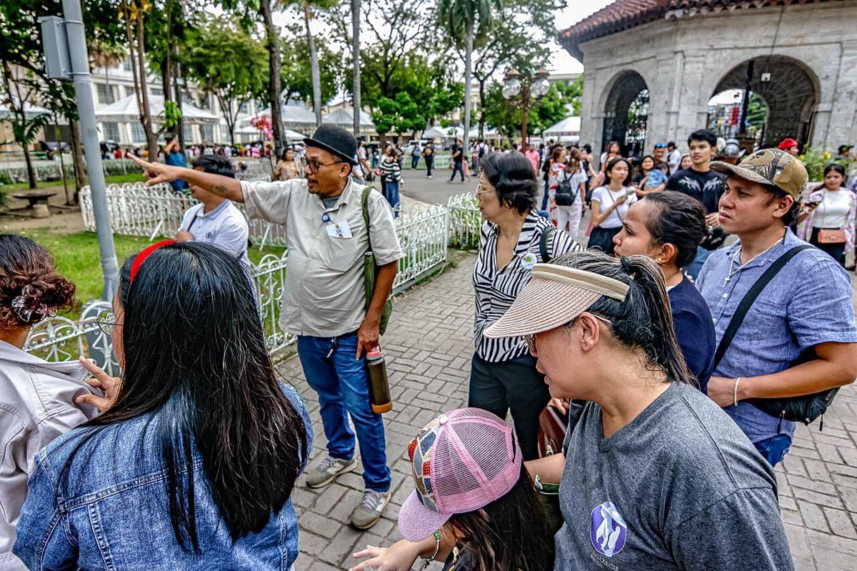 ilustrasi walking tour