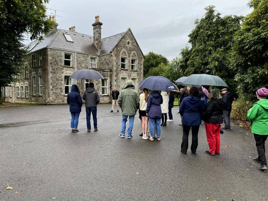 ilustrasi walking tour