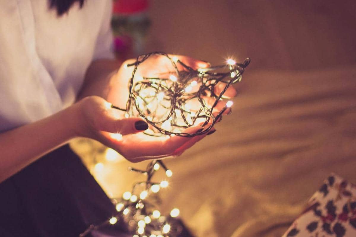 ilustrasi string light