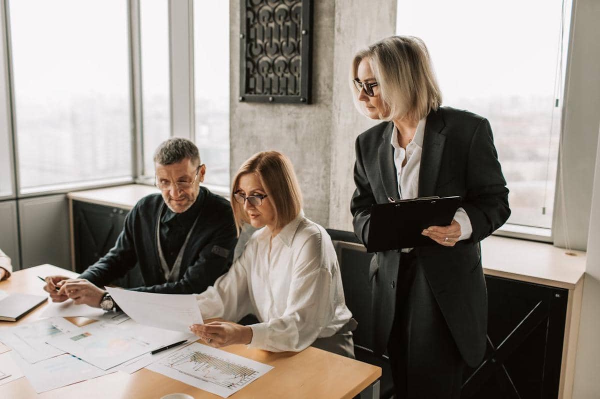 ilustrasi supervisor