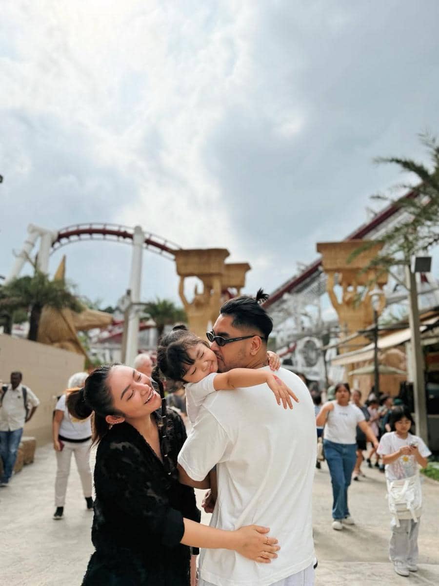 Keluarga Siti Badriah main di Universal Studio Singapura