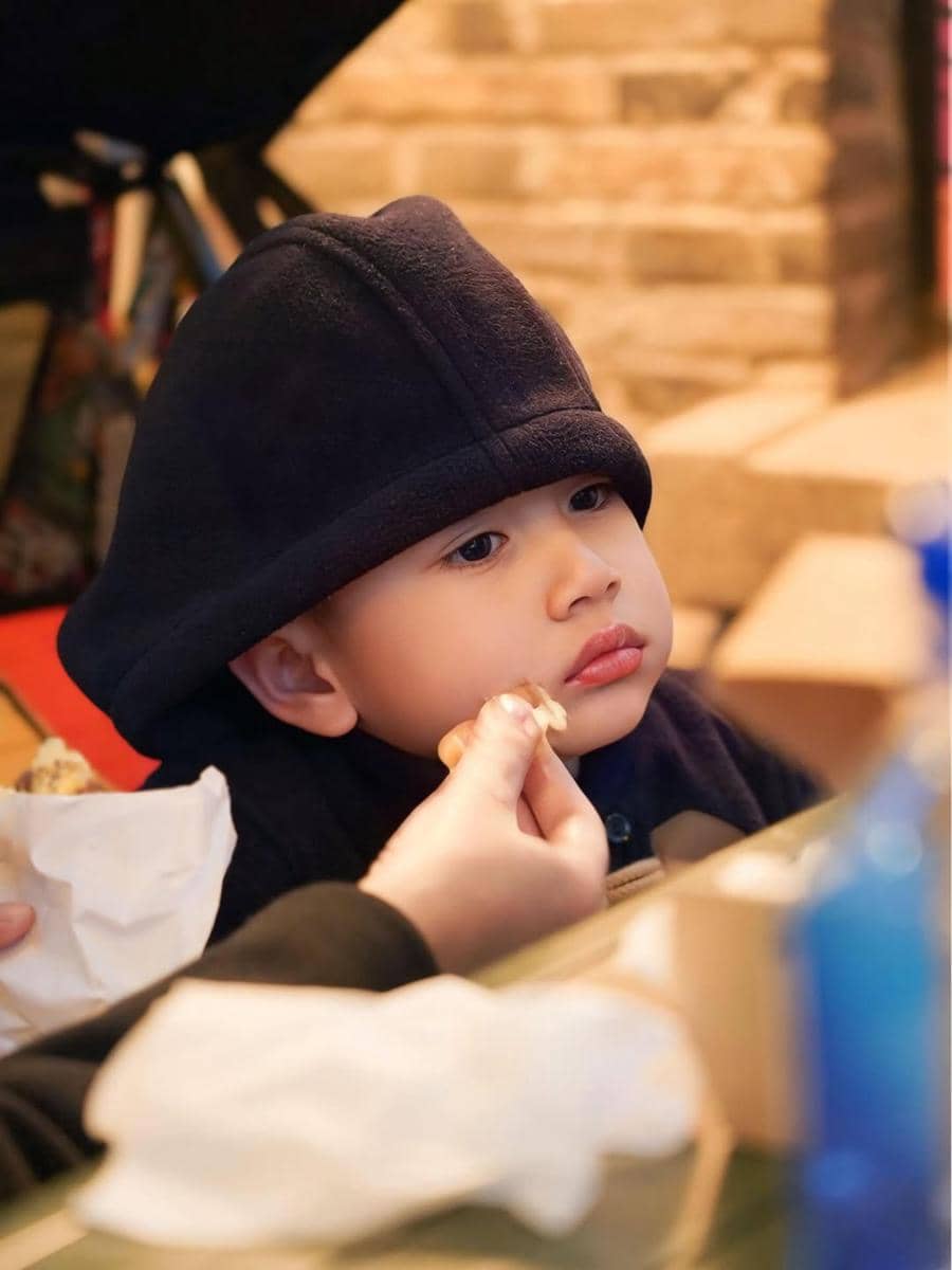 Rafathar dan Rayyanza saat liburan di Shanghai