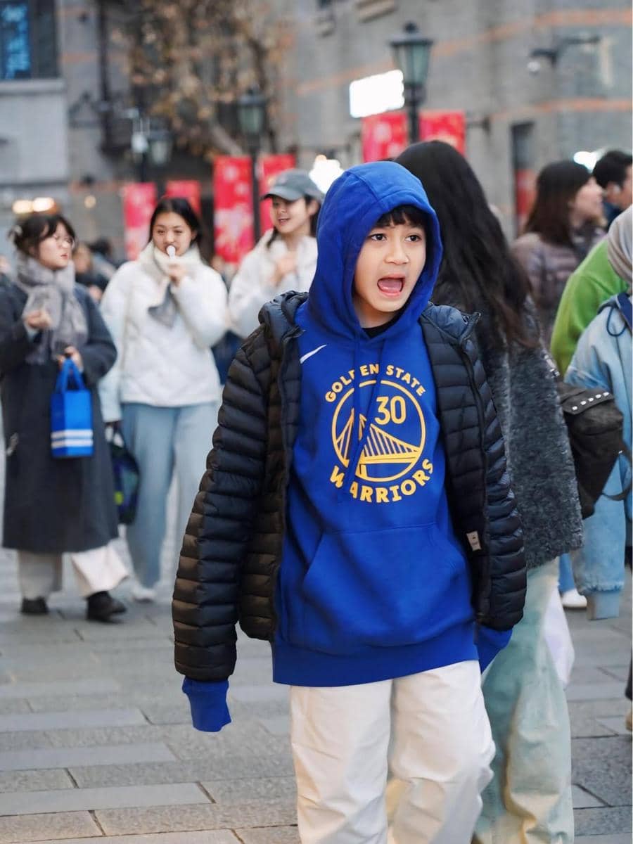 Rafathar dan Rayyanza saat liburan di Shanghai