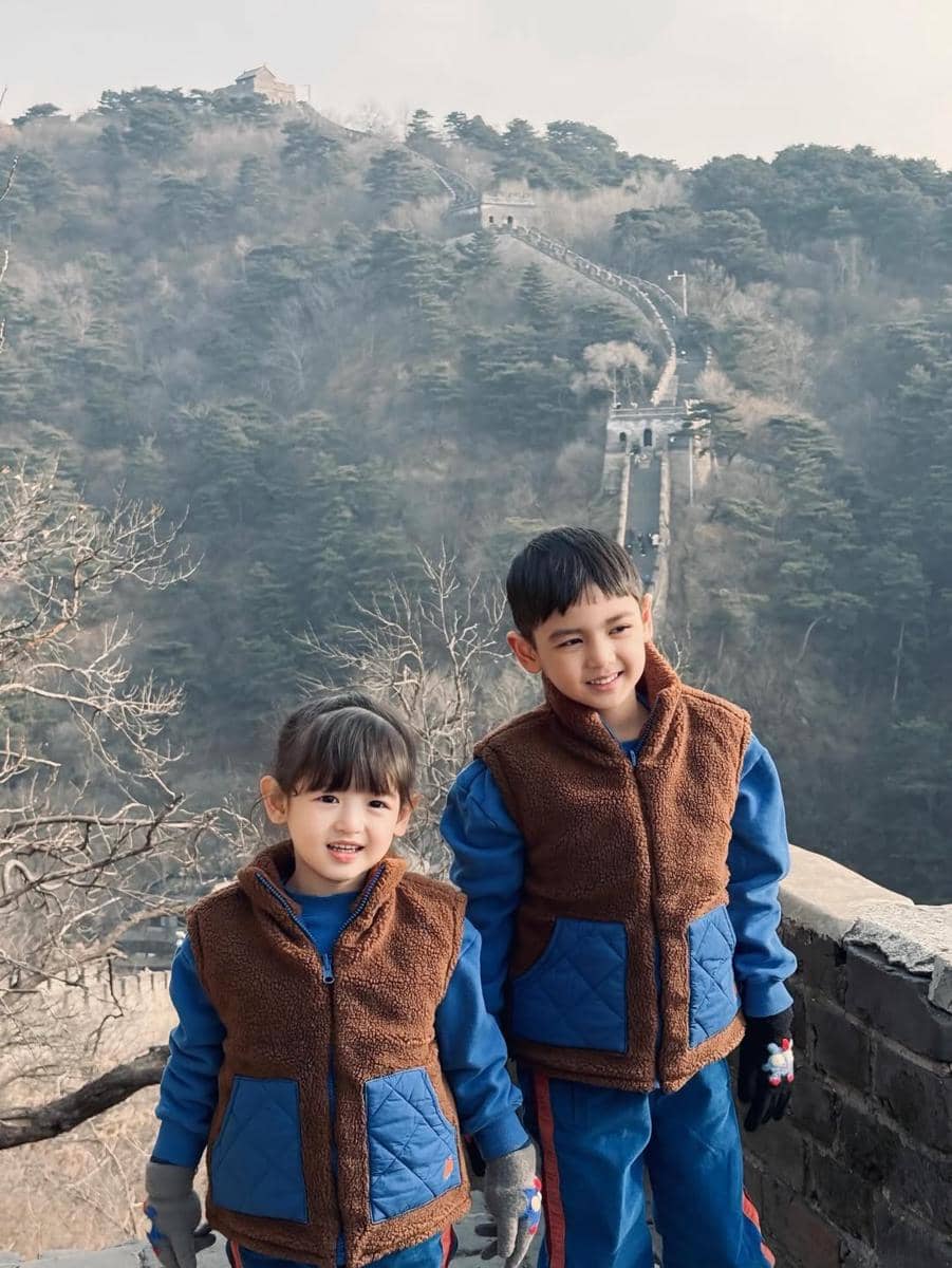 Keluarga Cut Meyriska saat ke Tembok Besar China