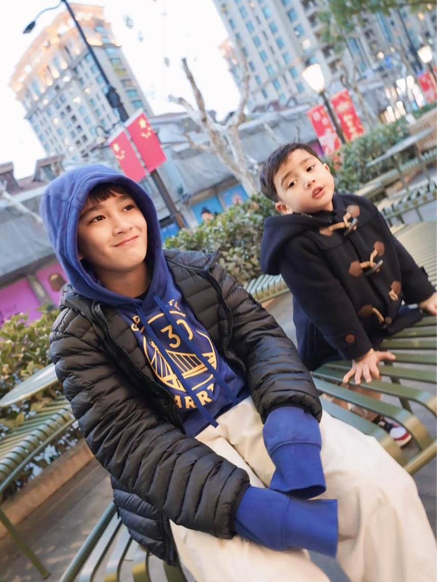 Rafathar dan Rayyanza saat liburan di Shanghai