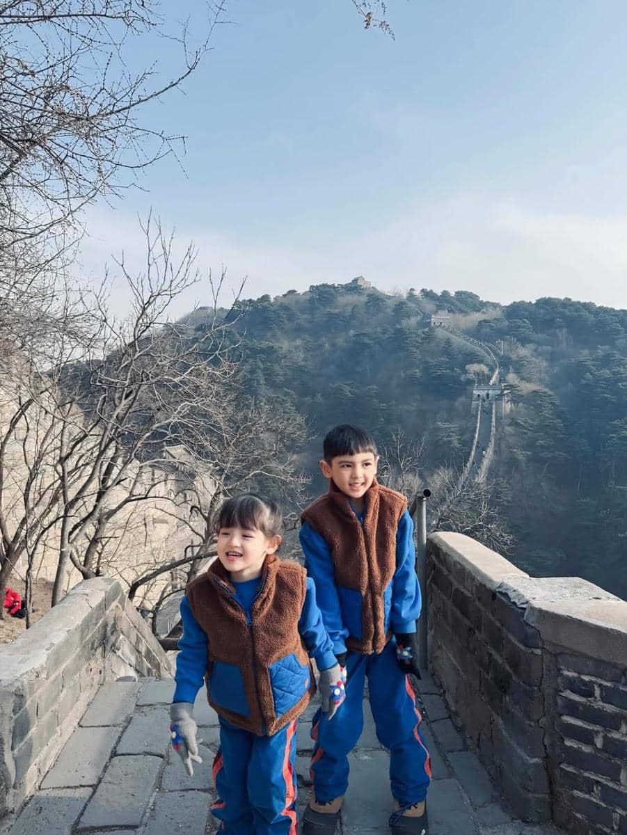 Keluarga Cut Meyriska saat ke Tembok Besar China