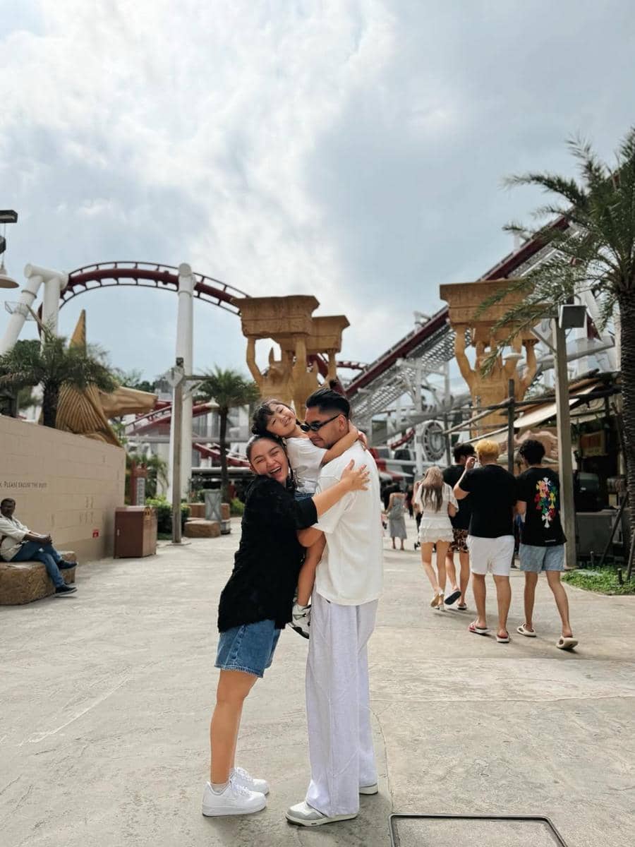 Keluarga Siti Badriah main di Universal Studio Singapura