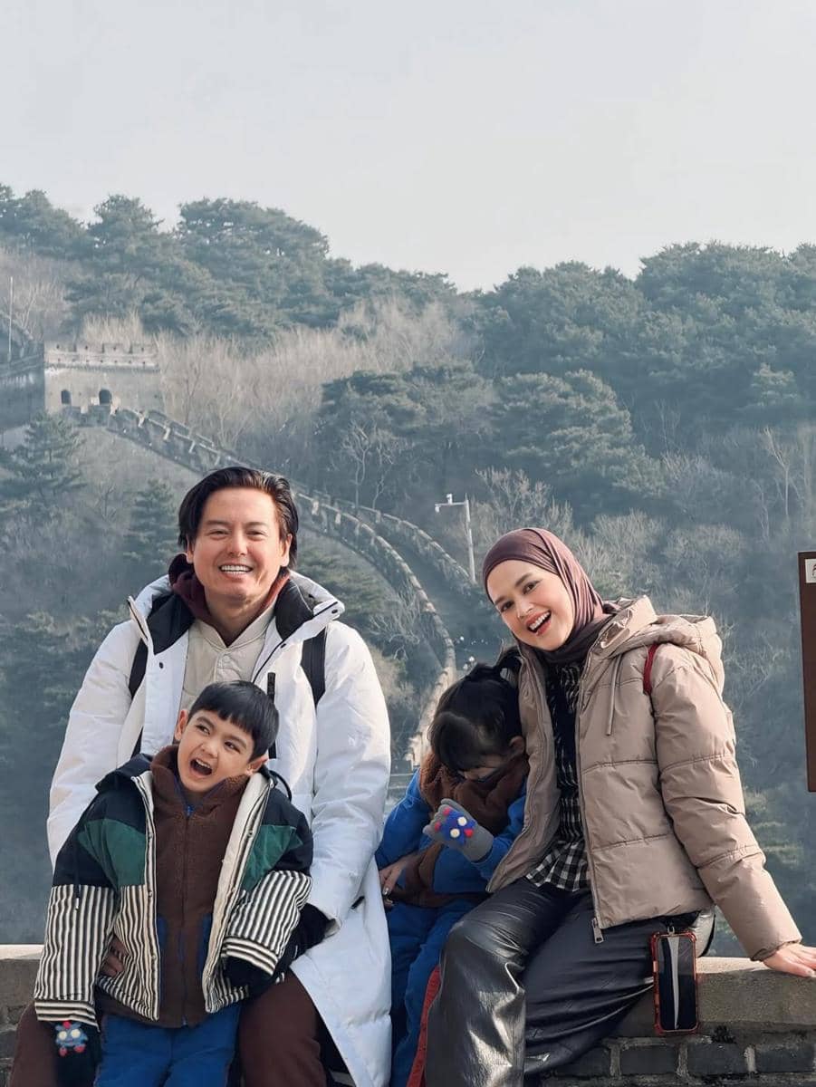 Keluarga Cut Meyriska saat ke Tembok Besar China