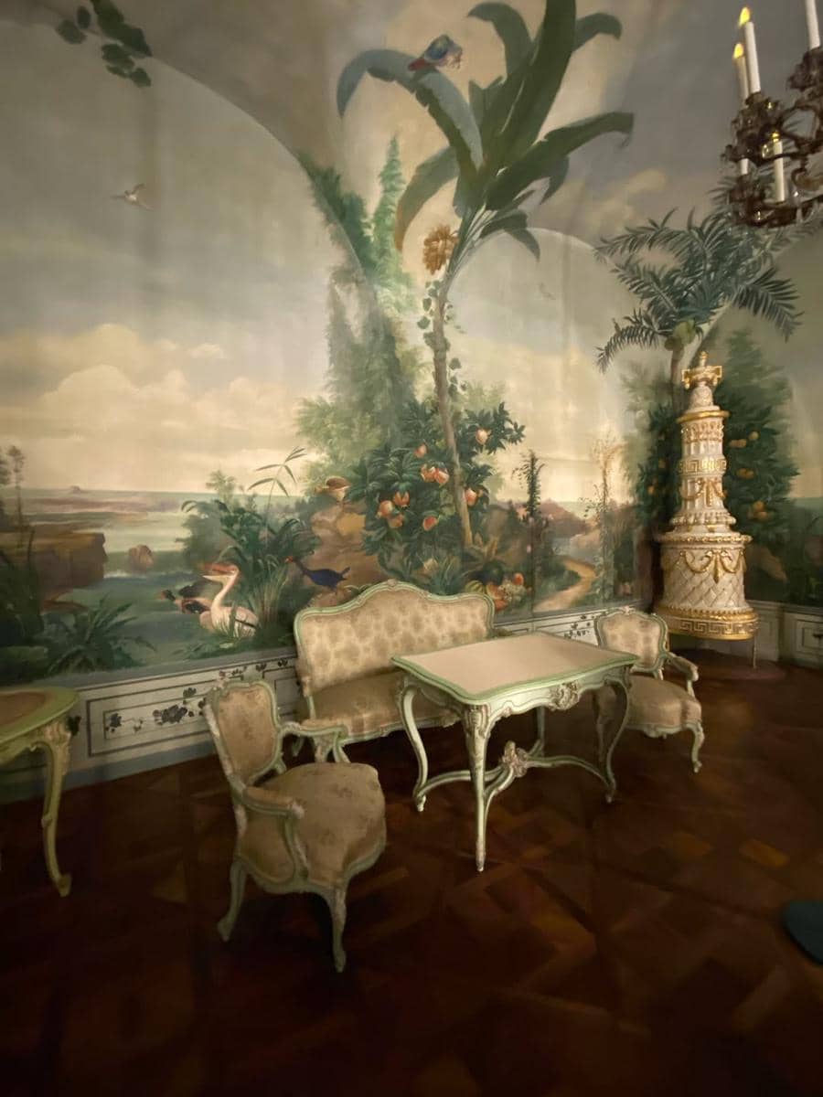 Ina Thomas mengujungi Schönbrunn Palace di Vienna