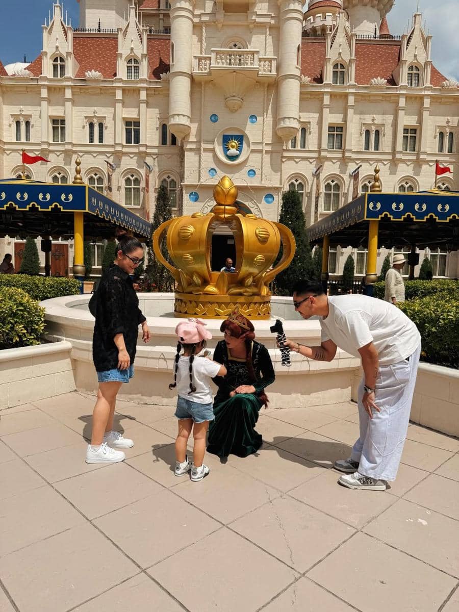 Keluarga Siti Badriah main di Universal Studio Singapura