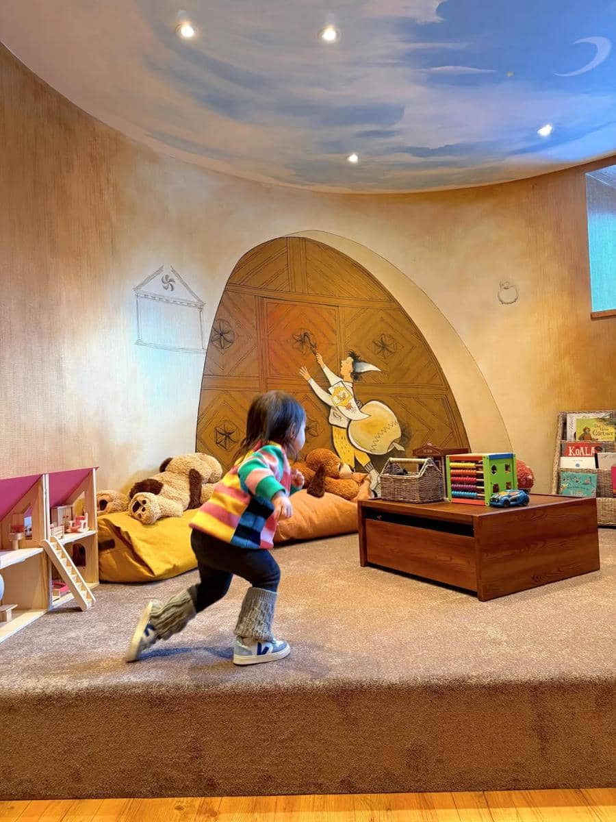 Keluarga Jessica Mila liburan di Switzerland