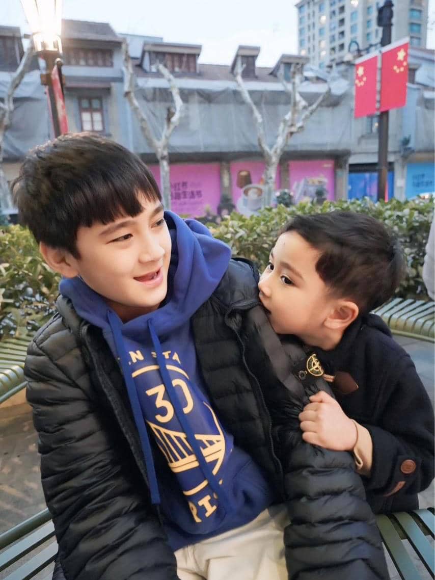 Rafathar dan Rayyanza saat liburan di Shanghai