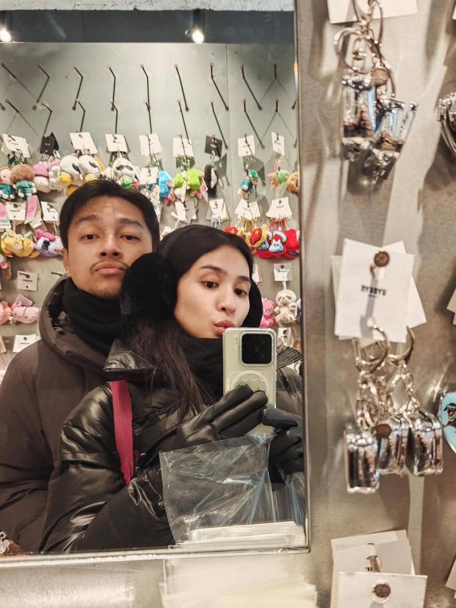 Mikha Tambayong dan Deva Mahenra liburan ke Korea Selatan