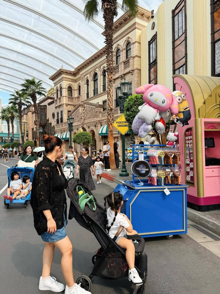 Keluarga Siti Badriah main di Universal Studio Singapura