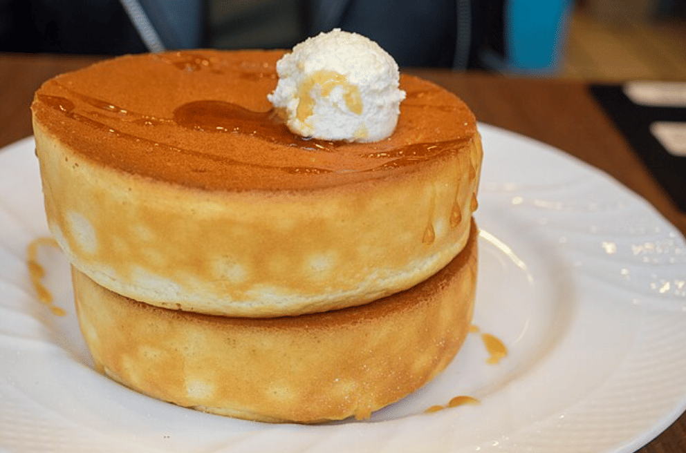 ilustrasi sajian tokyo fluffy pancakes