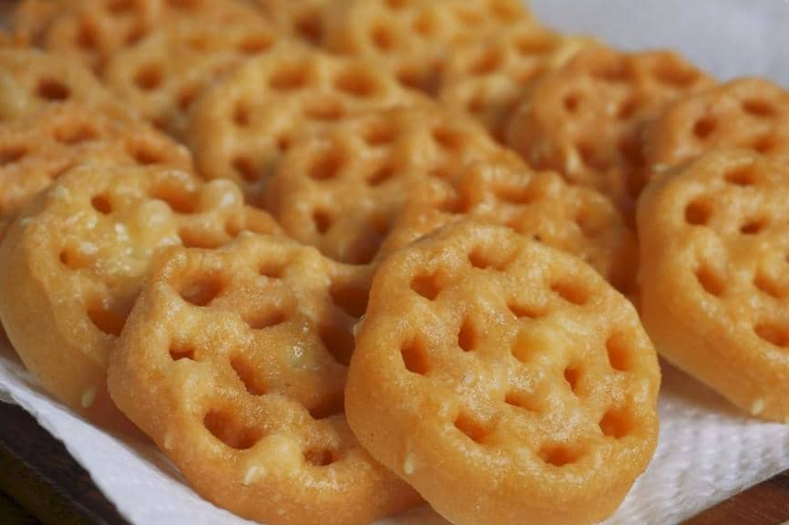 kembang goyang manis