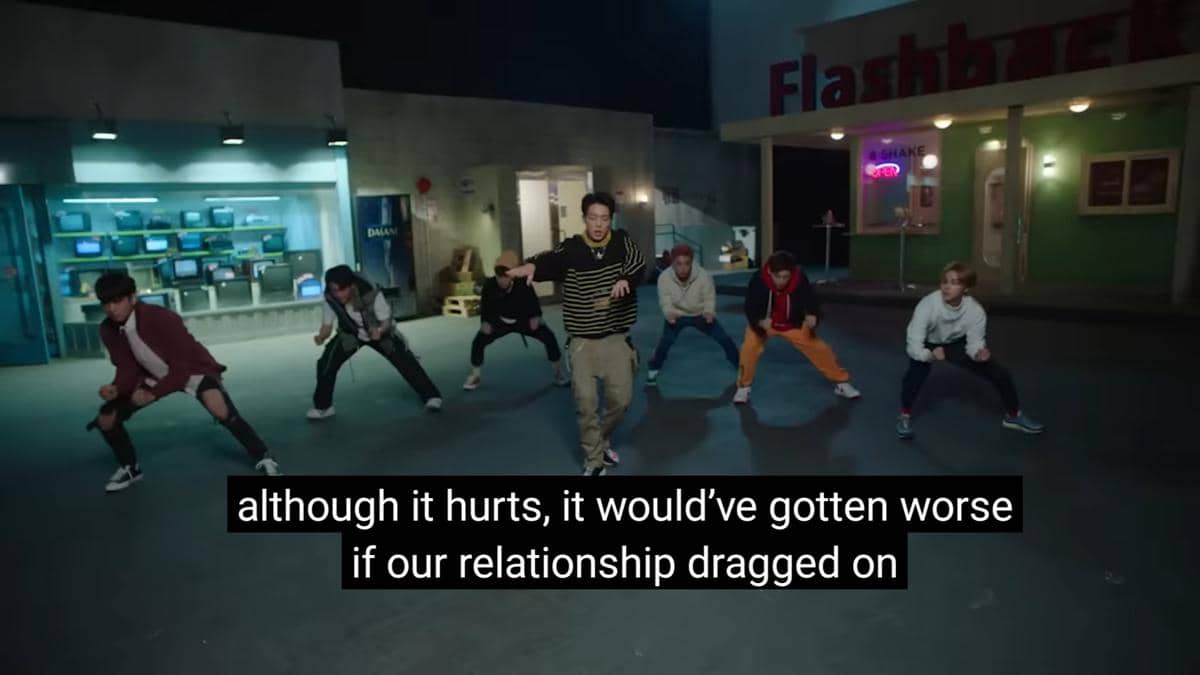 cuplikan MV "Love Scenario"