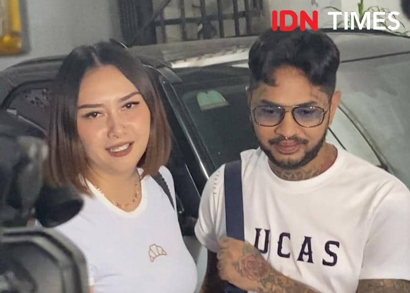 potret Onadio Leonardo didampingi istrinya