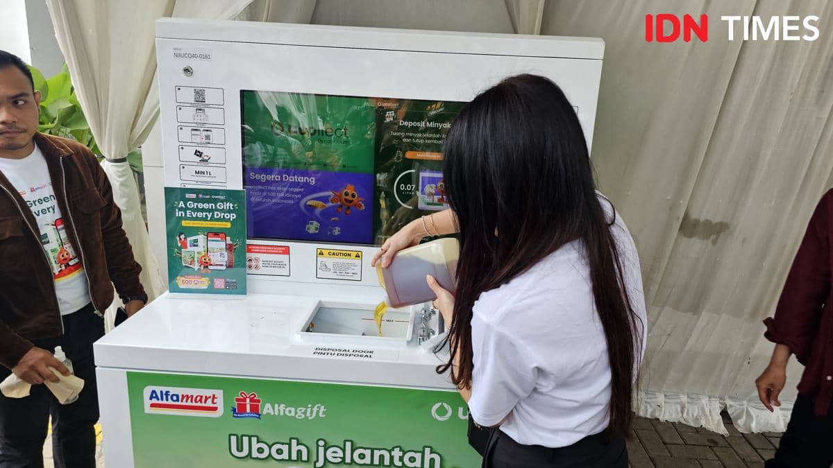 Penukaran minyak jelantah dengan saldo rupiah di ucollect box