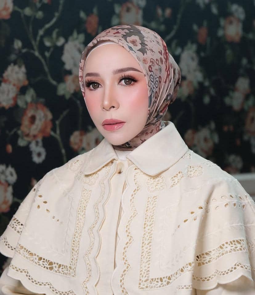 potret Melly Goeslaw