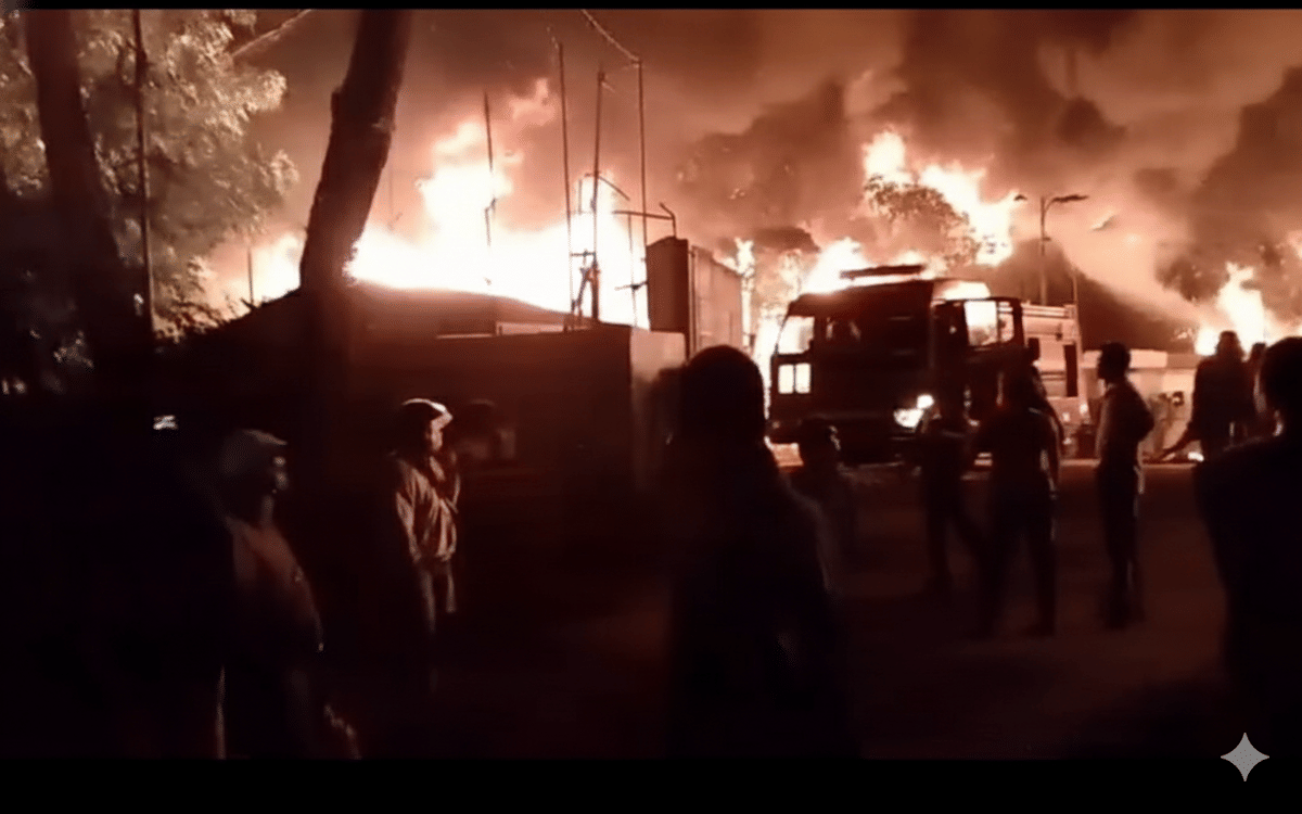 Kebakaran di Pabrik Sandal Swallow Medan, Selasa (27/1/2026) malam (dok.Pusdalop)