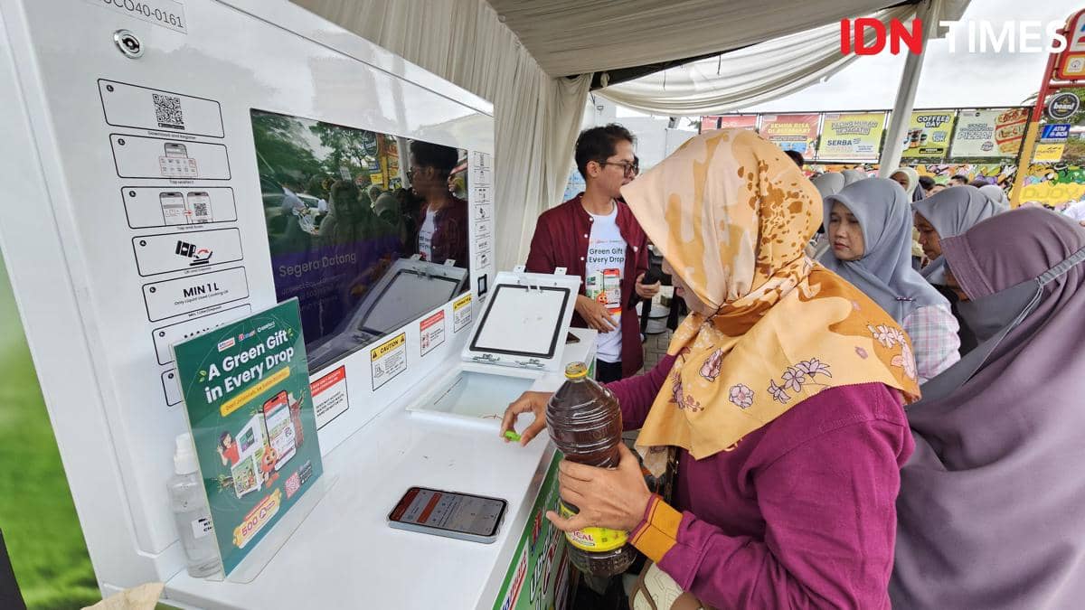 Penukaran minyak jelantah dengan saldo rupiah di ucollect box