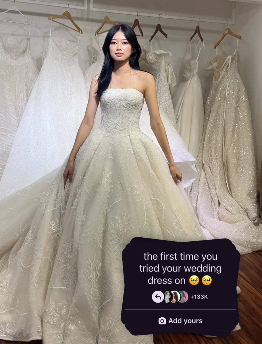 Artis fitting baju pengantin