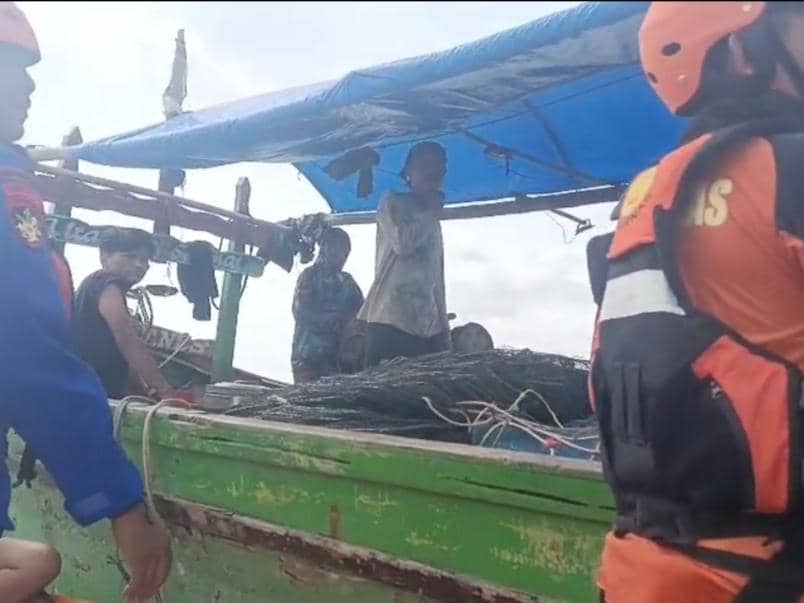 Tim SAR gabungan melaksanakan operasi pencarian korban Hadi Waluyo (39).